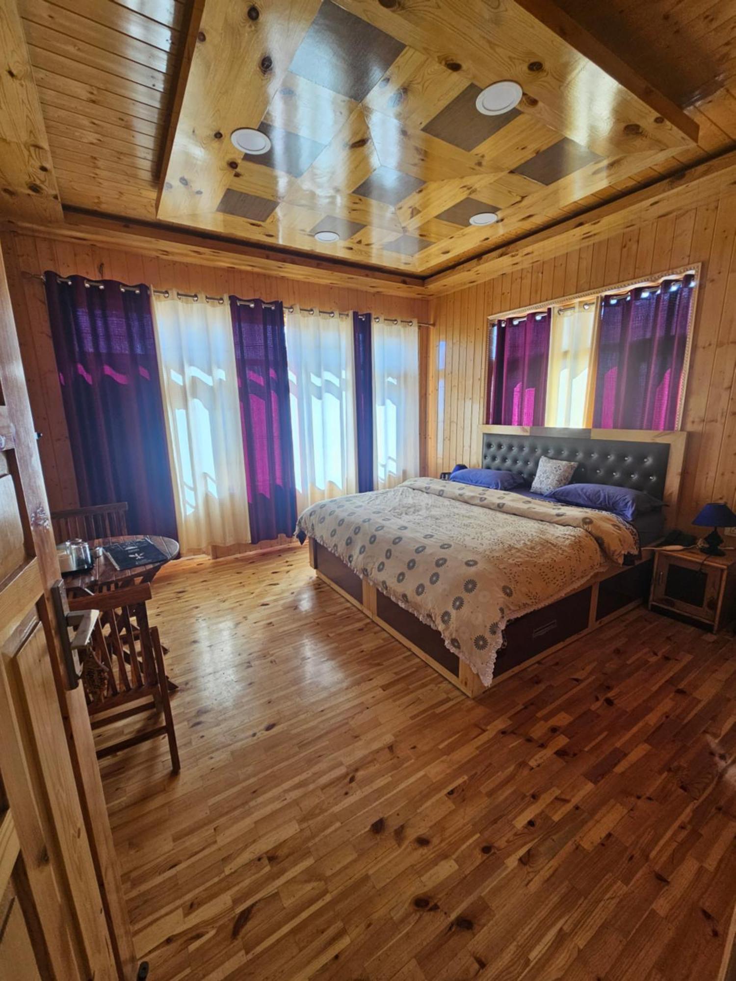 The Alpinist Cafe And Retreat Hotel Kaza Bilik gambar