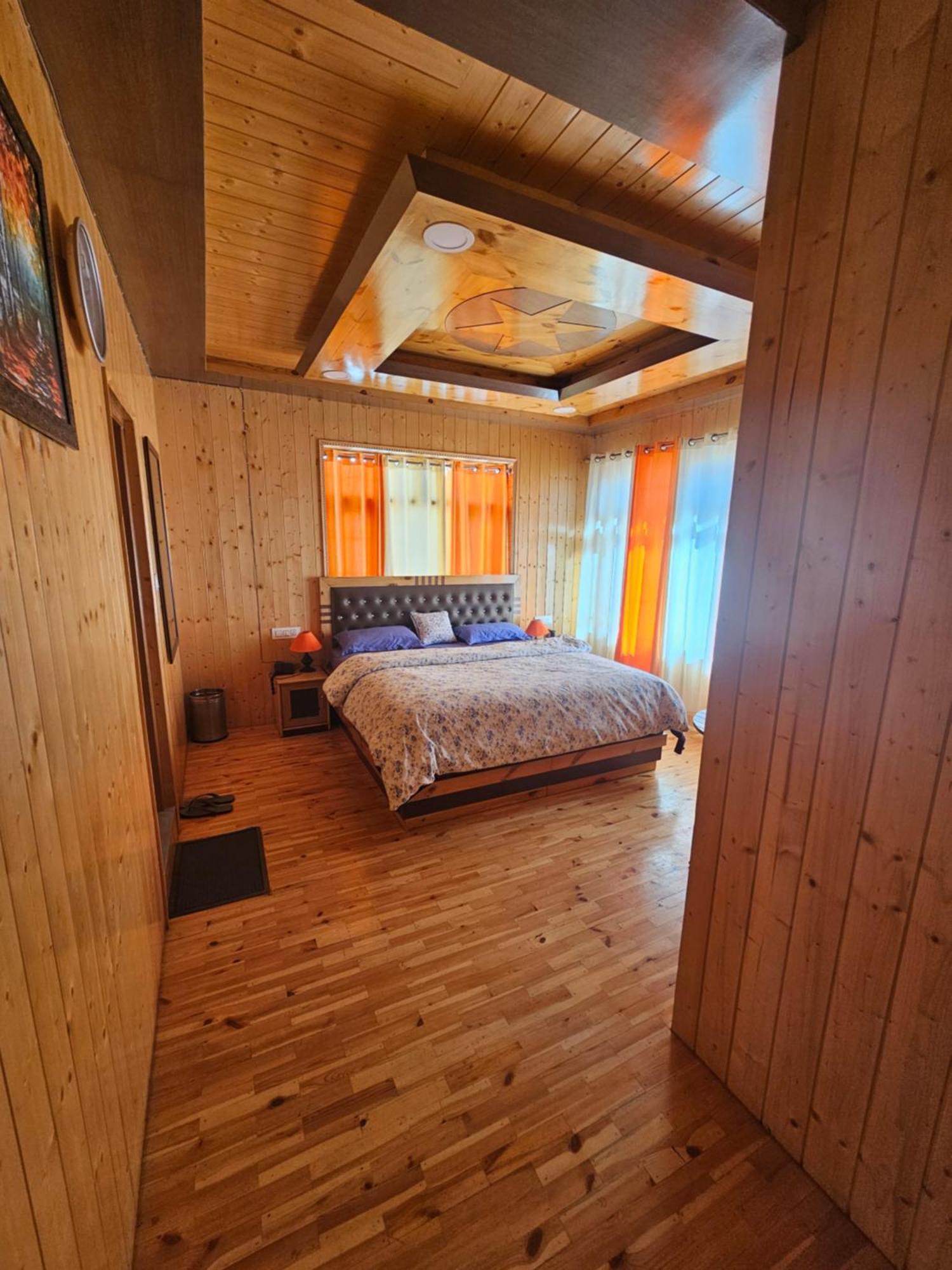 The Alpinist Cafe And Retreat Hotel Kaza Bilik gambar